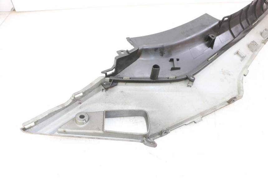 photo de Złącze lewego podnóżka KYMCO X-TOWN XTOWN 125 (2016 - 2021) - Inny kąt widzenia