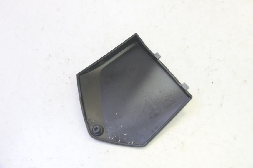 photo de Złącze lewego podnóżka PIAGGIO MP3 HPE 350 (2018 - 2020) - Inny kąt widzenia