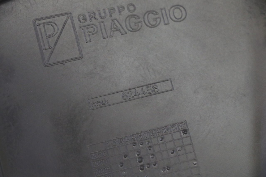 photo de Złącze lewego podnóżka PIAGGIO MP3 500 (2011 - 2015) - Zbliżenie techniczne