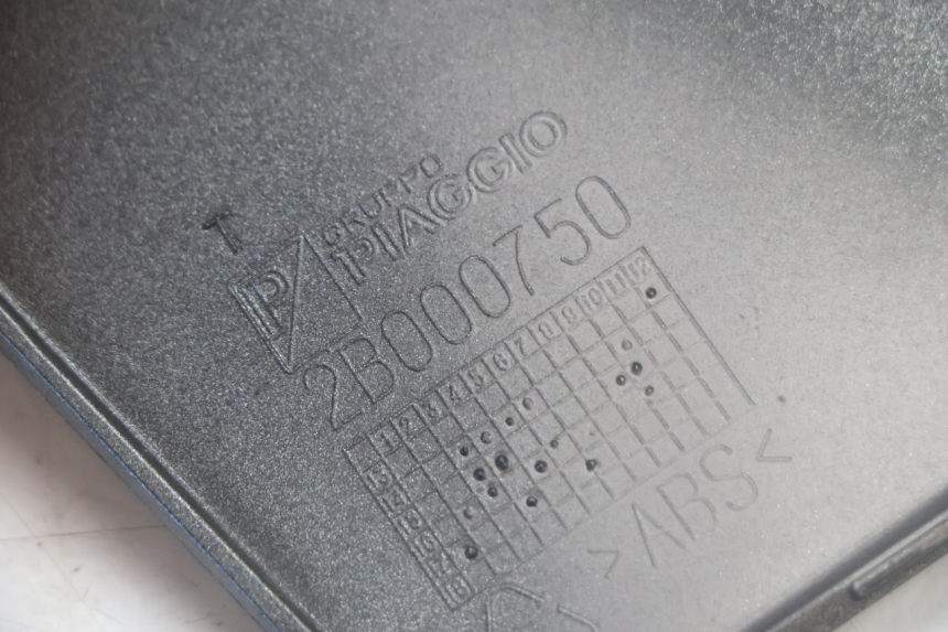 photo de Złącze lewego podnóżka PIAGGIO MP3 500 (2016 - 2018) - Zbliżenie techniczne