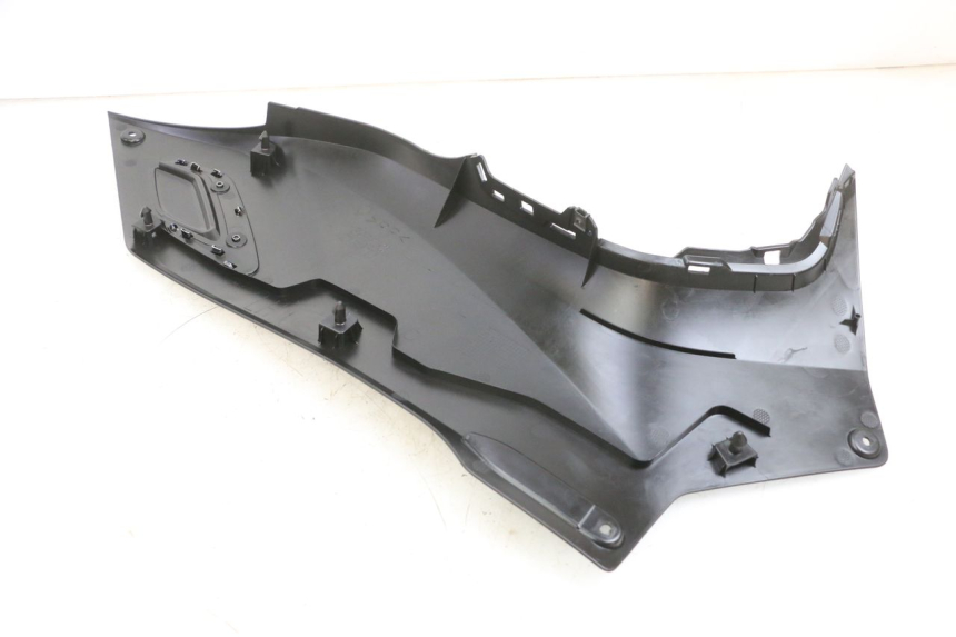 photo de Złącze lewego podnóżka YAMAHA TRICITY 300 (2020 - 2024) - Inny kąt widzenia