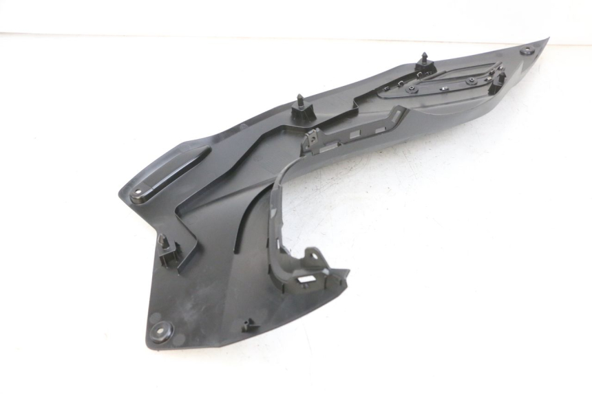 photo de Złącze lewego podnóżka YAMAHA TRICITY 300 (2020 - 2024) - Zbliżenie techniczne