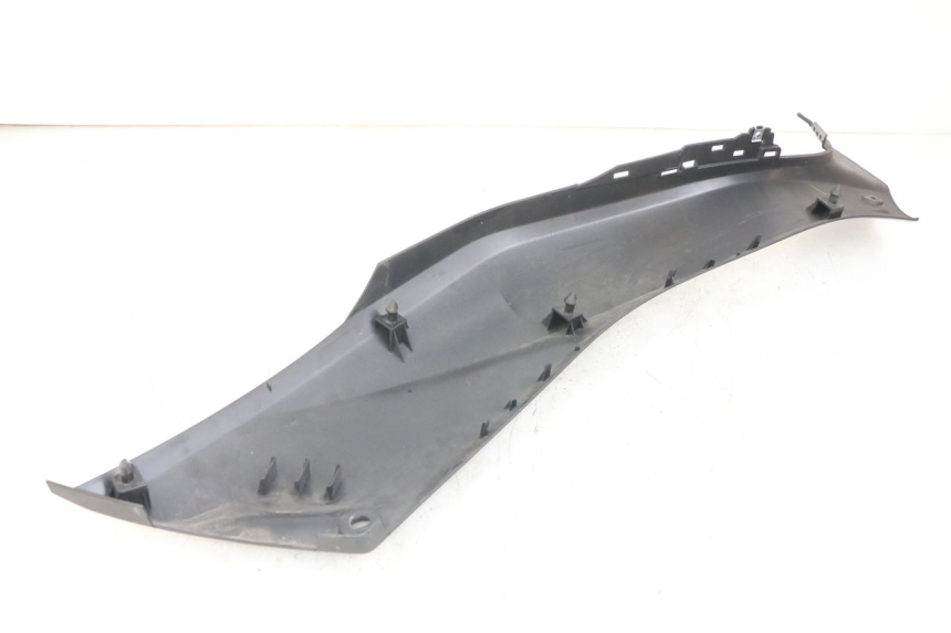 photo de Złącze lewego podnóżka YAMAHA XMAX X-MAX ABS 125 (2017 - 2020) - Zoom stanu zużycia