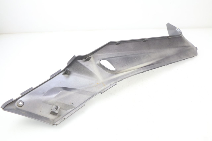 photo de Złącze lewego podnóżka YAMAHA XMAX X-MAX 125 (2006 - 2009) - Zbliżenie techniczne