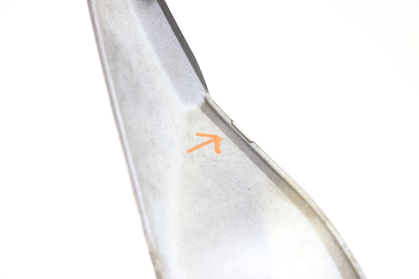 photo de Złącze lewego podnóżka YAMAHA XMAX X-MAX 125 (2006 - 2009) - Inny kąt widzenia