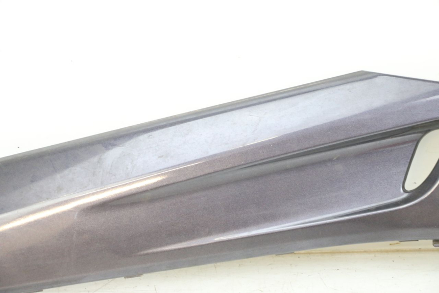 photo de Złącze lewego podnóżka YAMAHA XMAX X-MAX 125 (2006 - 2009) - Szczegóły charakterystyczne