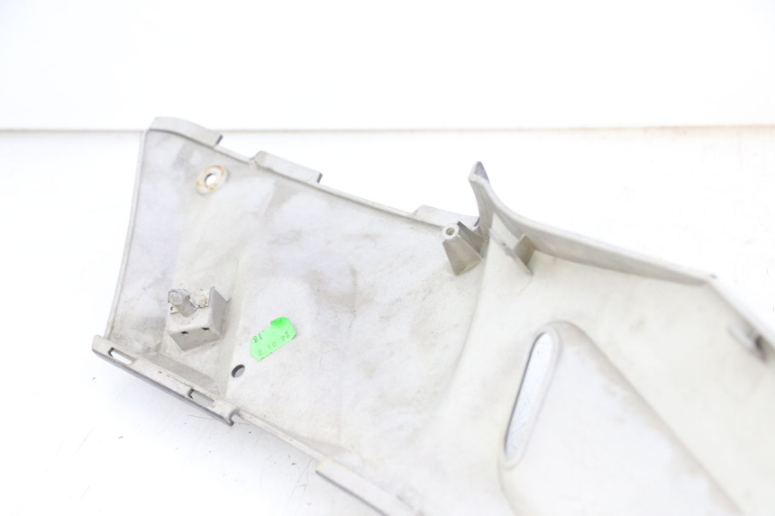 photo de Złącze lewego podnóżka YAMAHA XMAX X-MAX 125 (2006 - 2009) - Zoom stanu zużycia