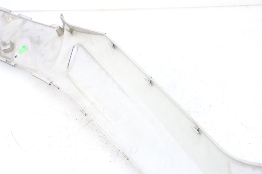 photo de Złącze lewego podnóżka YAMAHA XMAX X-MAX 125 (2006 - 2009) - Inny kąt widzenia