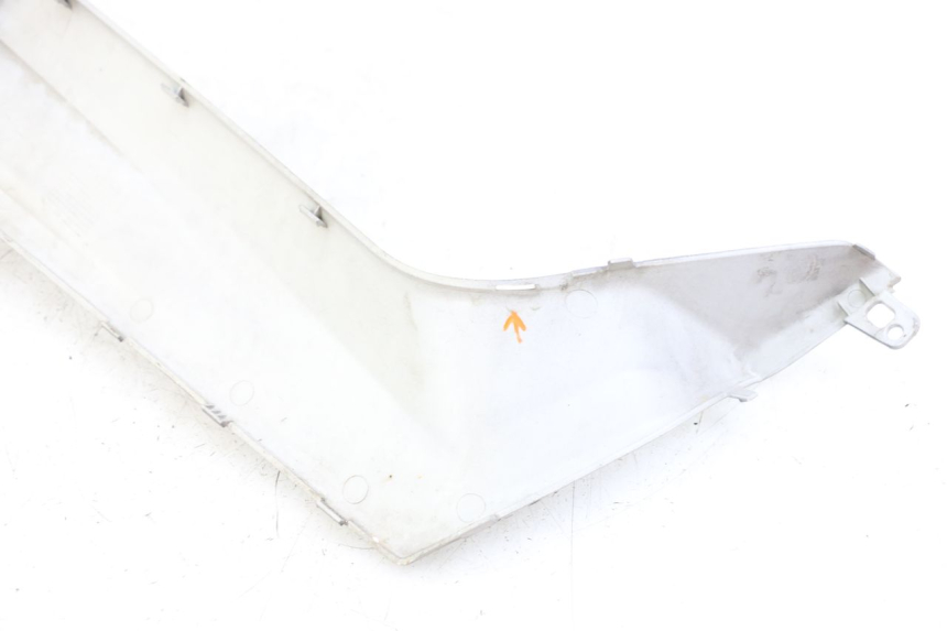 photo de Złącze lewego podnóżka YAMAHA XMAX X-MAX 125 (2006 - 2009) - Zbliżenie techniczne