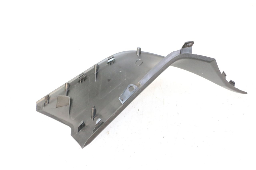 photo de Złącze lewego podnóżka YAMAHA XMAX X-MAX 125 (2021 - 2025) - Zoom stanu zużycia