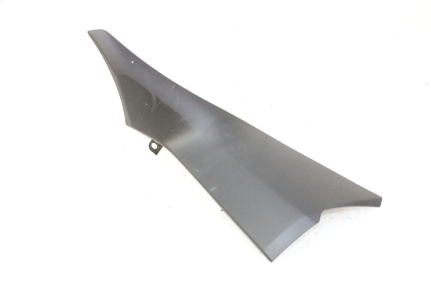 photo de Złącze lewego podnóżka YAMAHA XMAX X-MAX 125 (2021 - 2025) - Zbliżenie techniczne