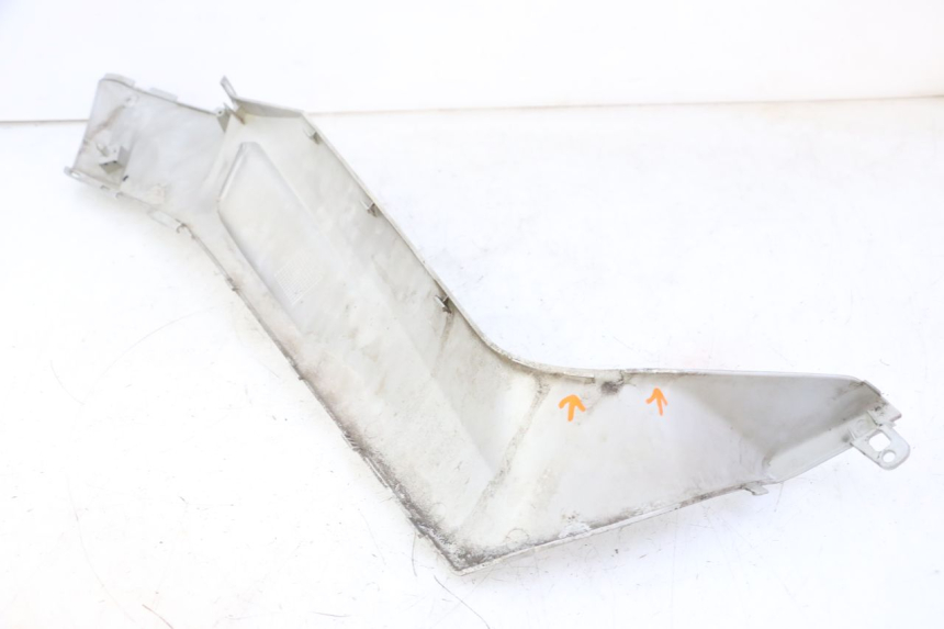 photo de Złącze lewego podnóżka YAMAHA X-MAX XMAX 250 (2006 - 2009) - Zoom stanu zużycia