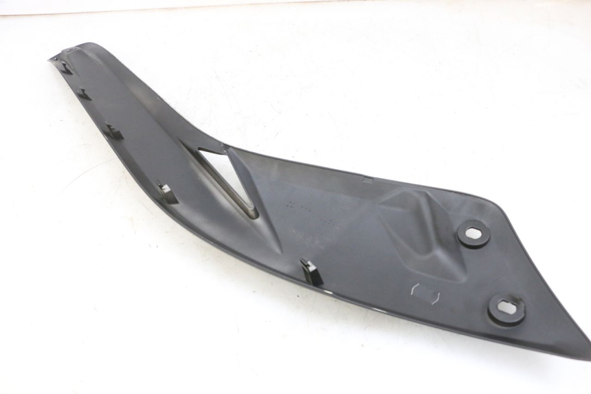 photo de Złącze lewego podnóżka YAMAHA X-MAX XMAX 125 (2010 - 2013) - Zoom stanu zużycia