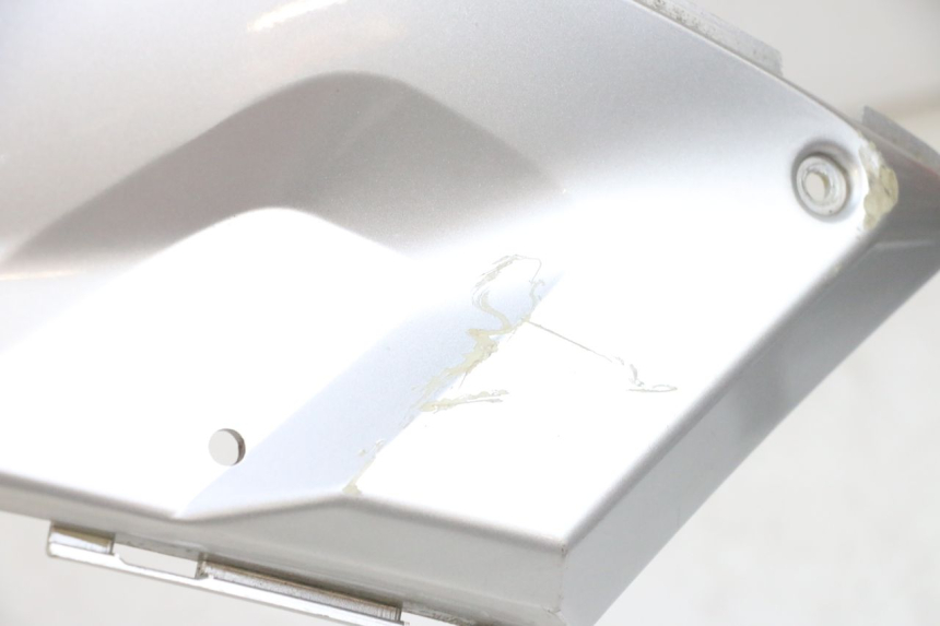 photo de Złącze lewego podnóżka YAMAHA XMAX X-MAX 125 (2006 - 2009) - Szczegół części