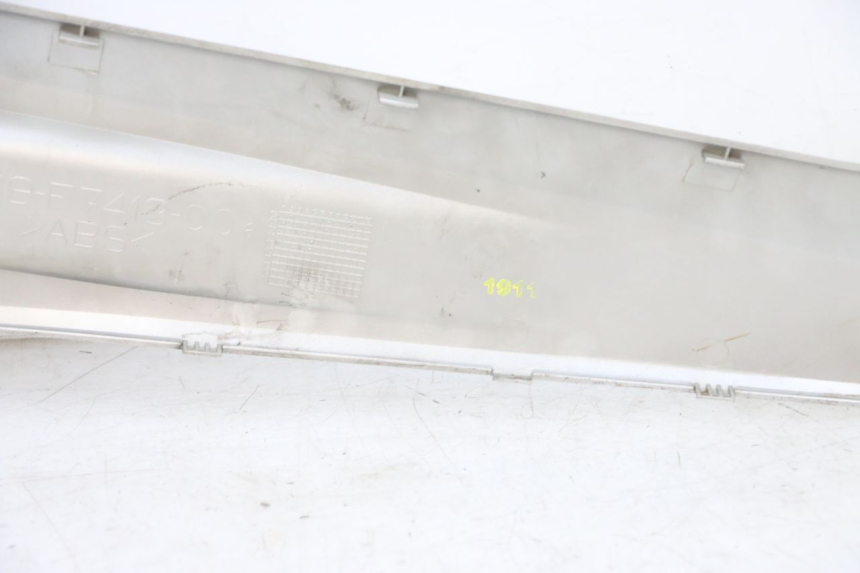 photo de Złącze lewego podnóżka YAMAHA XMAX X-MAX 125 (2006 - 2009) - Szczegóły charakterystyczne