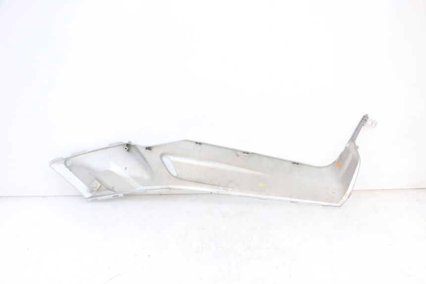 photo de Złącze lewego podnóżka YAMAHA XMAX X-MAX 125 (2006 - 2009) - Widok z bliska