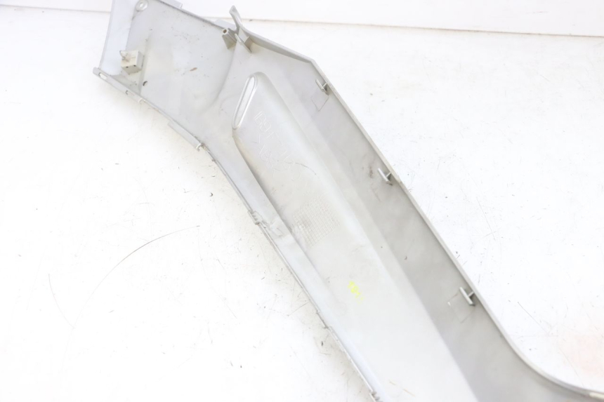 photo de Złącze lewego podnóżka YAMAHA XMAX X-MAX 125 (2006 - 2009) - Punkty mocowania