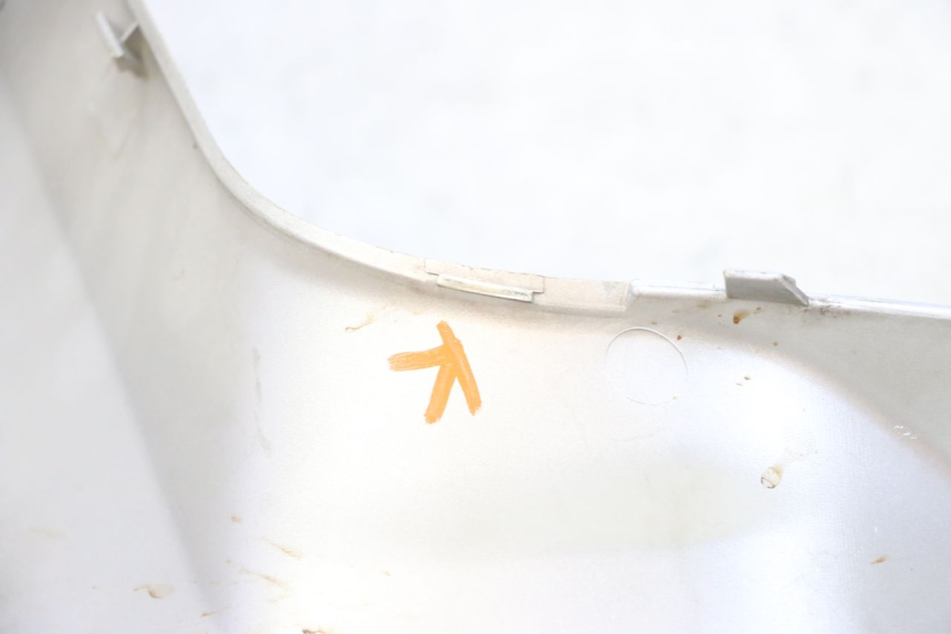 photo de Złącze lewego podnóżka YAMAHA XMAX X-MAX 125 (2006 - 2009) - Oznaczenia i referencje