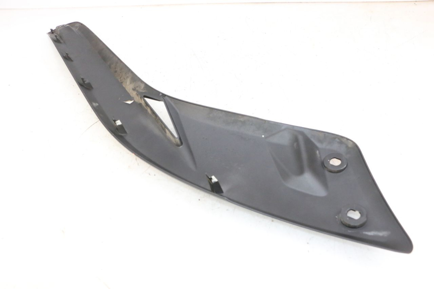 photo de Złącze lewego podnóżka YAMAHA X-MAX XMAX 125 (2010 - 2013) - Szczegół części