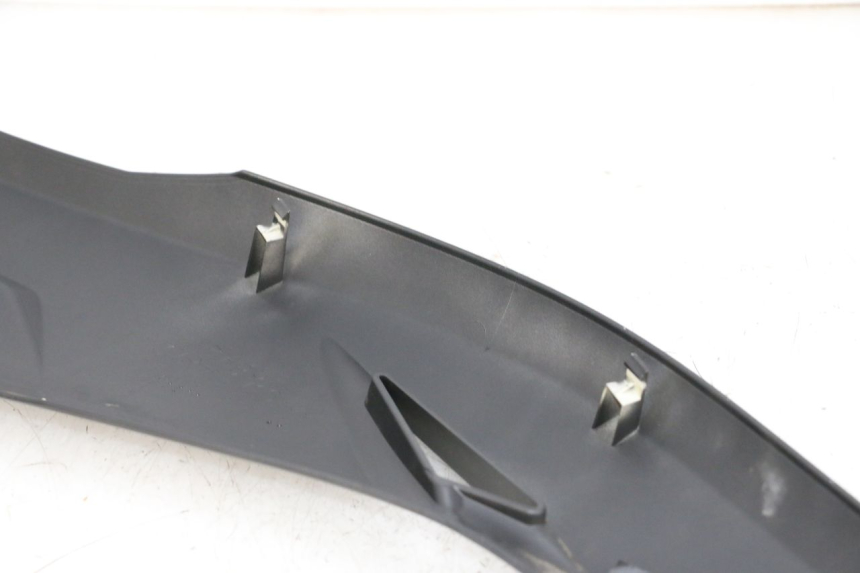 photo de Złącze lewego podnóżka YAMAHA X-MAX XMAX 125 (2010 - 2013) - Inny kąt widzenia