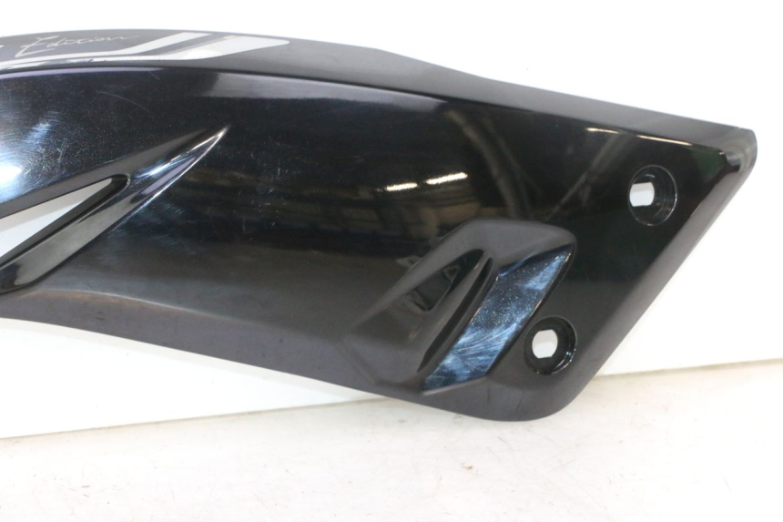 photo de Złącze lewego podnóżka YAMAHA X-MAX XMAX 125 (2010 - 2013) - Inny kąt widzenia