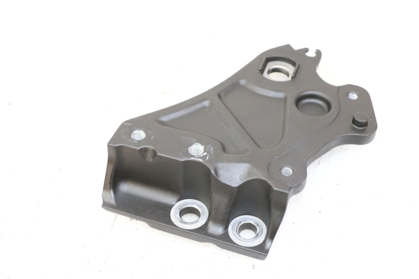 photo de Złącze lewego podnóżka YAMAHA TRACER 7 700 (2020 - 2024) - Inny kąt widzenia