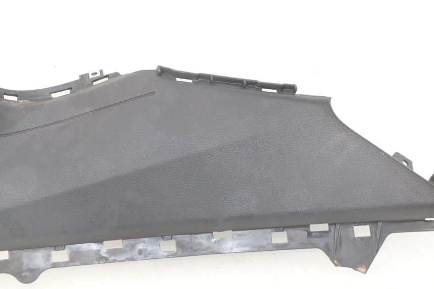 photo de Złącze lewego podnóżka YAMAHA YP T-MAX TMAX 530 (2017 - 2020) - Oznaczenia i referencje