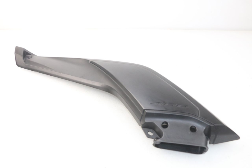 photo de Złącze lewego podnóżka YAMAHA YP X-MAX XMAX 400 (2014 - 2017) - Inny kąt widzenia