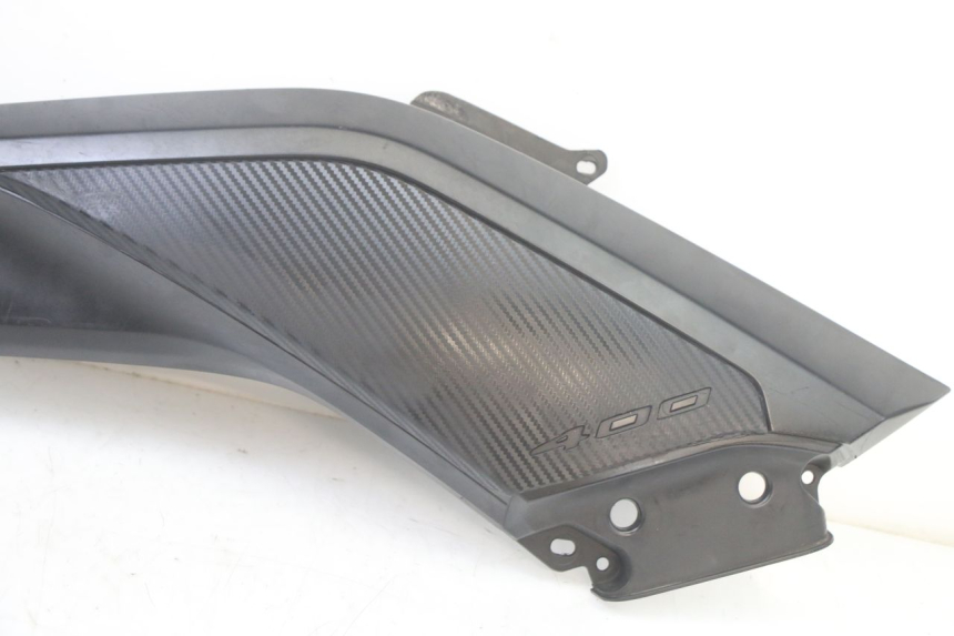 photo de Złącze lewego podnóżka YAMAHA YP X-MAX XMAX 400 (2014 - 2017) - Zoom stanu zużycia