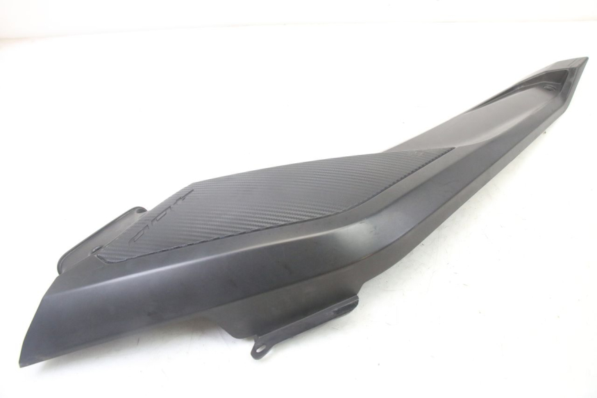 photo de Złącze lewego podnóżka YAMAHA YP X-MAX XMAX 400 (2014 - 2017) - Inny kąt widzenia