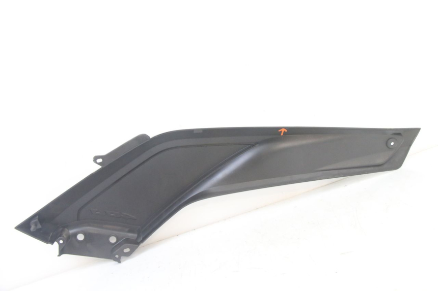 photo de Złącze lewego podnóżka YAMAHA YP X-MAX XMAX 400 (2014 - 2017) - Zbliżenie techniczne