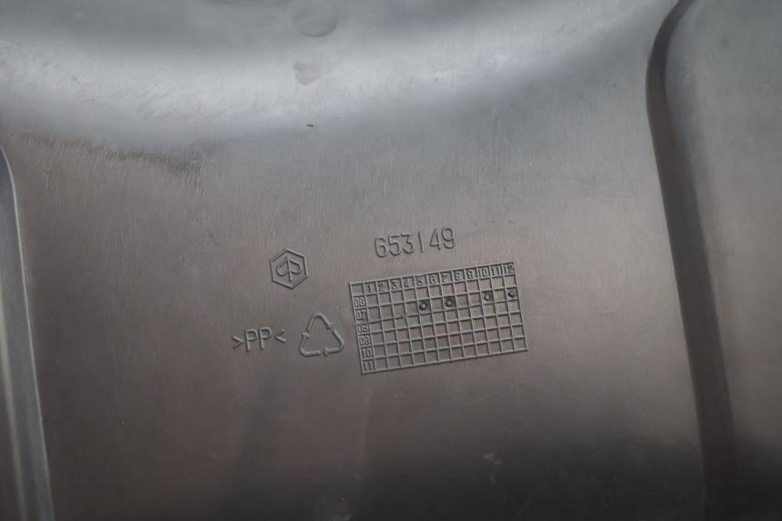photo de POŁĄCZENIE PODNÓŻKA GILERA GP 800 (2007 - 2013) - Zbliżenie techniczne