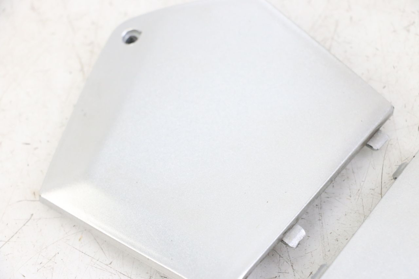 photo de Złącze podnóżka PIAGGIO MP3 LT 300 (2010 - 2016) - Zbliżenie techniczne