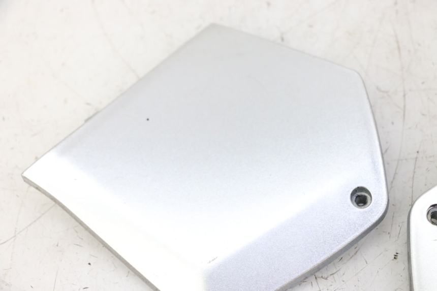 photo de POŁĄCZENIE PODNÓŻKA PIAGGIO MP3 LT 300 (2010 - 2016) - Inny kąt widzenia