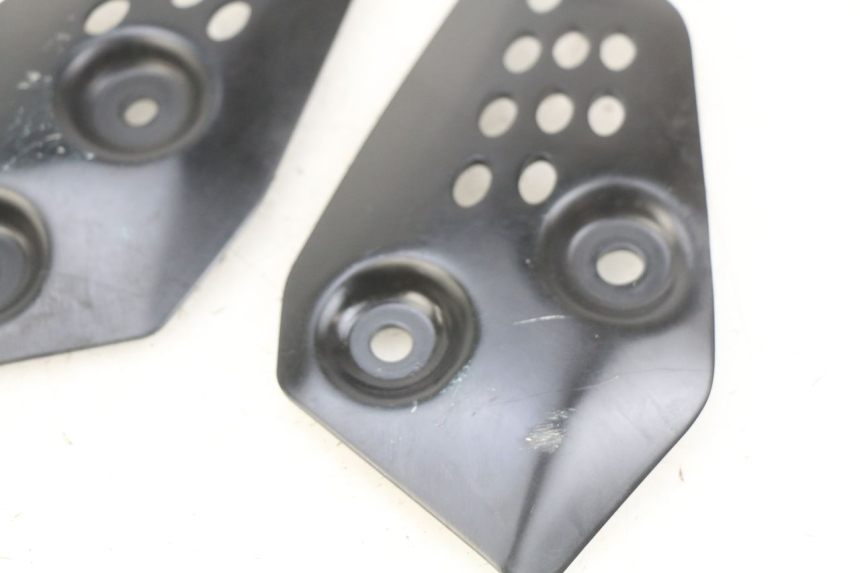 photo de Złącze podnóżka YAMAHA MT-07 MT07 700 (2018 - 2020) - Inny kąt widzenia