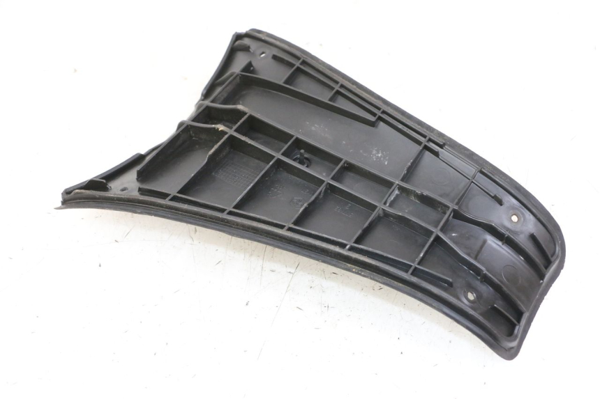 photo de Złącze podnóżka PIAGGIO VESPA GRANTURISMO 200 (2004 - 2005) - Zoom stanu zużycia