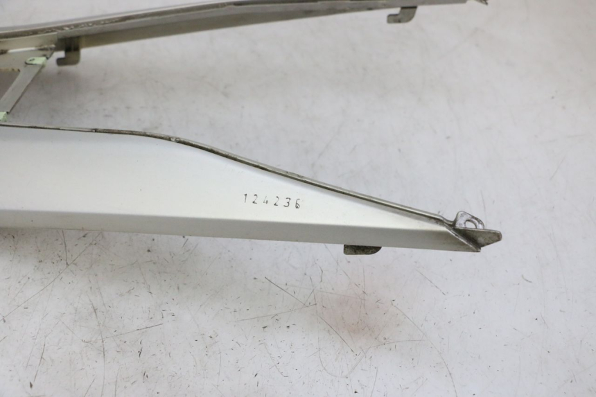 photo de Złącze podnóżka PEUGEOT SATELIS 125 (2006 - 2009) - Zbliżenie techniczne