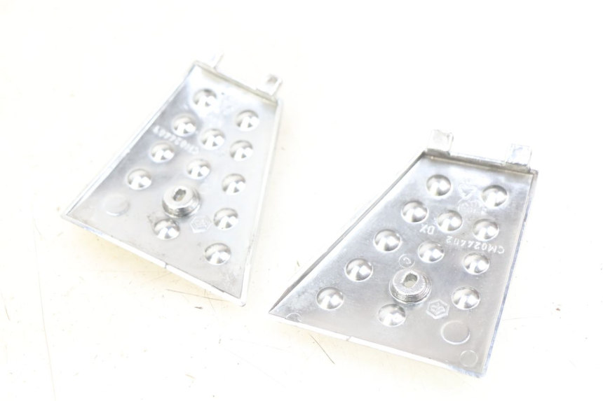 photo de Złącze podnóżka PIAGGIO XEVO - X EVO 125 (2007 - 2017) - Szczegół części