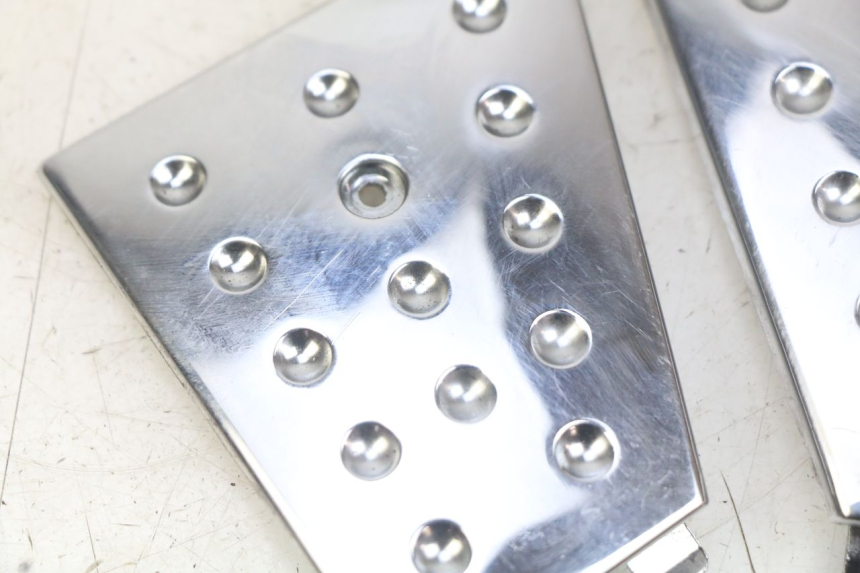 photo de Złącze podnóżka PIAGGIO XEVO - X EVO 125 (2007 - 2017) - Inny kąt widzenia