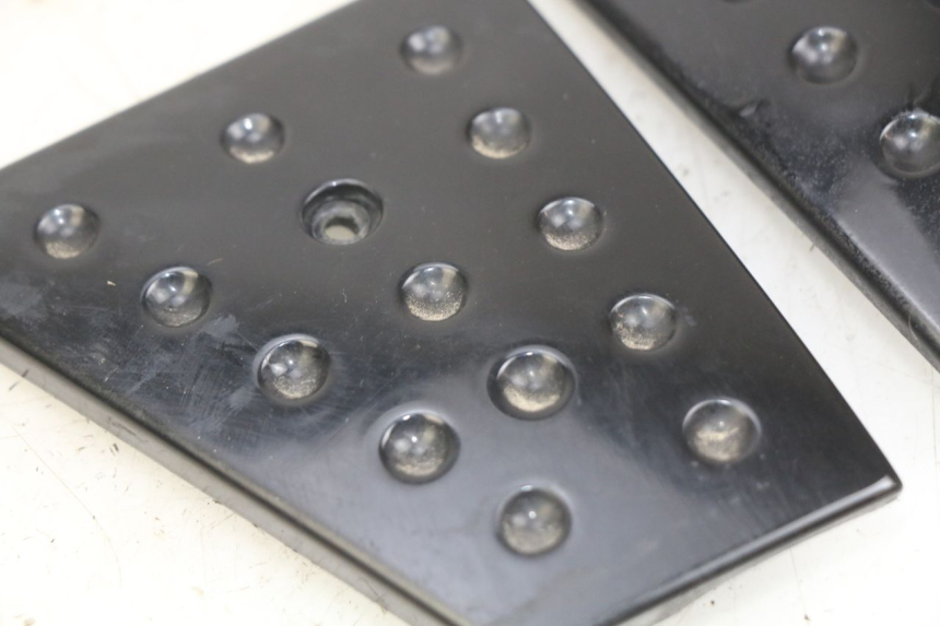 photo de Złącze podnóżka PIAGGIO XEVO - X EVO 125 (2007 - 2017) - Inny kąt widzenia