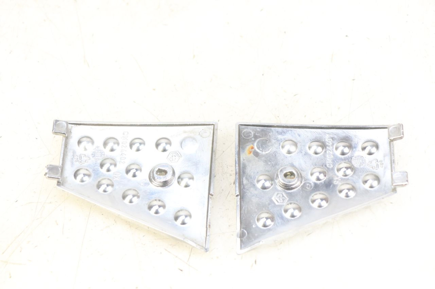 photo de Złącze podnóżka PIAGGIO XEVO - X EVO 125 (2007 - 2017) - Szczegół części