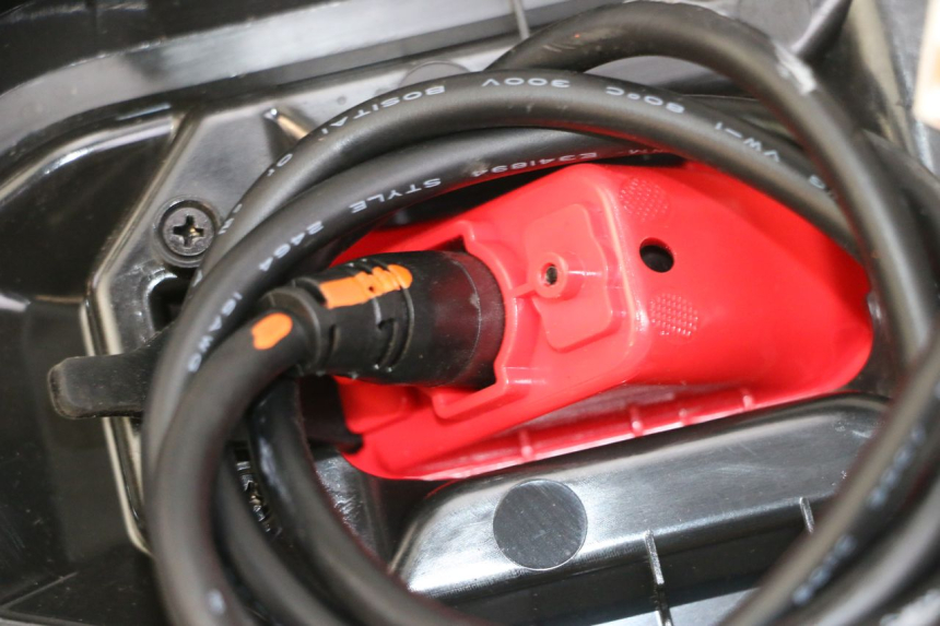 photo de POŁĄCZENIE PODNÓŻKA SEGWAY NINEBOT ZT3 PRO 1 - Stan powierzchni