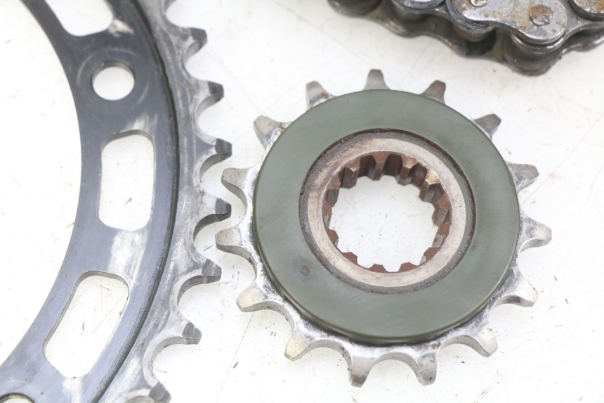 photo de ZESTAW ŁAŃCUCHA HONDA CB R 1000 (2018 - 2023) - Inny kąt widzenia