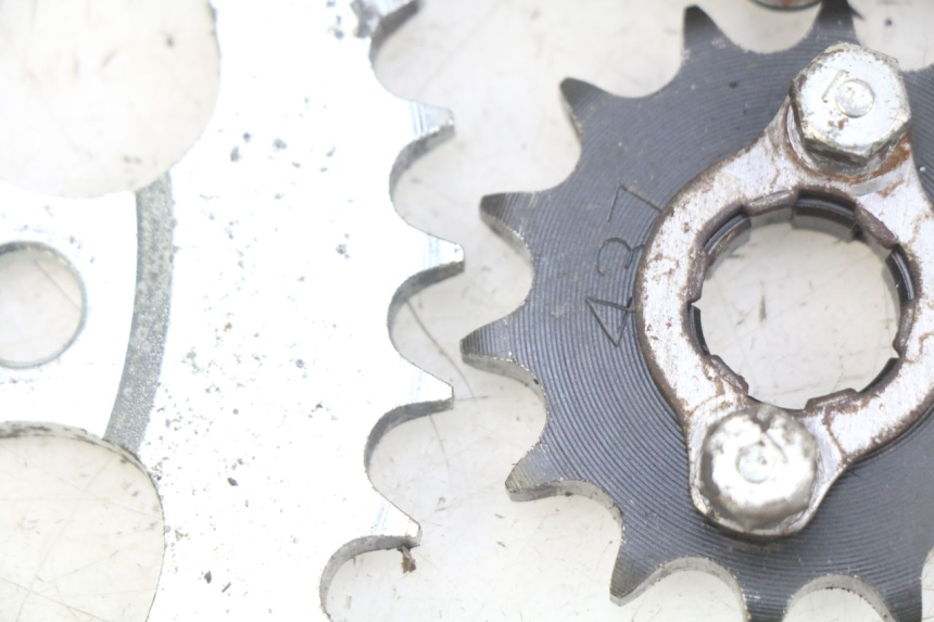 photo de ZESTAW ŁAŃCUCHA HONDA CM 125 (1983 - 2003) - Zoom stanu zużycia