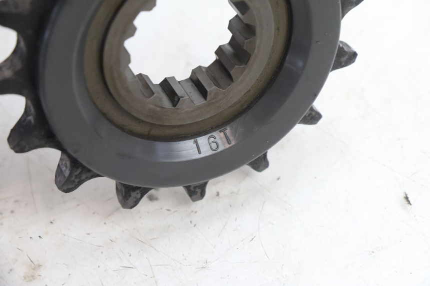 photo de ZESTAW ŁAŃCUCHA YAMAHA FZ8 800 (2010 - 2016) - Zbliżenie techniczne