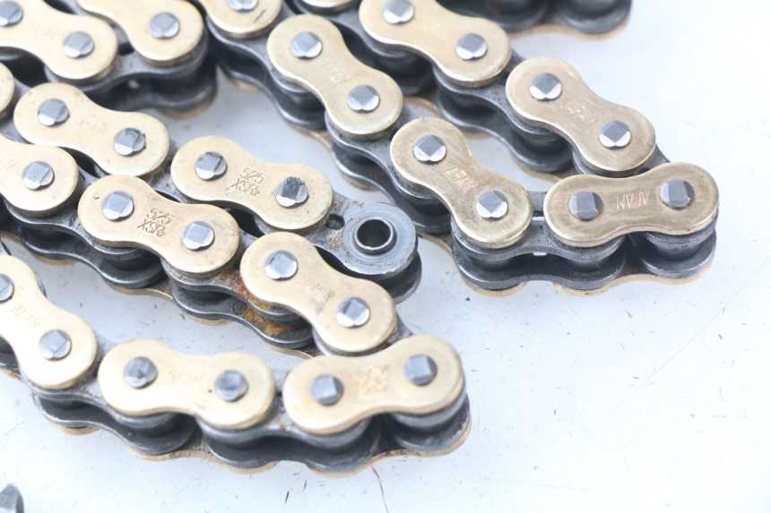 photo de ZESTAW ŁAŃCUCHA SUZUKI GSX-R GSXR 750 (2011 - 2016) - Zbliżenie techniczne