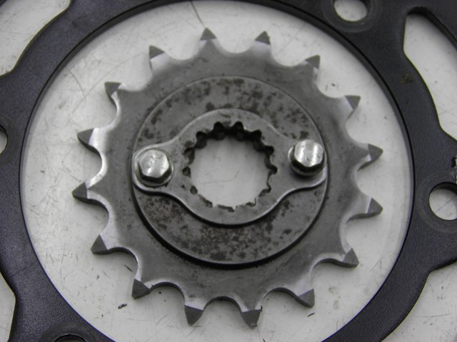 photo de ZESTAW ŁAŃCUCHA KAWASAKI ZEPHYR 550 (1991 - 1998) - Zbliżenie techniczne
