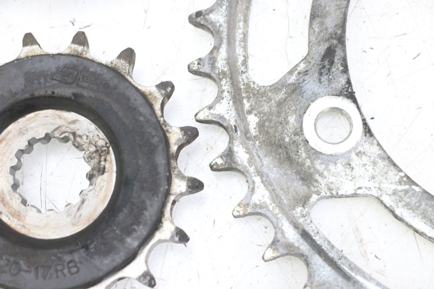 photo de ZESTAW ŁAŃCUCHA SUZUKI GSR 750 (2011 - 2017) - Zbliżenie techniczne