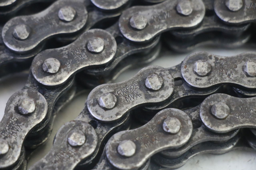 photo de ZESTAW ŁAŃCUCHA KAWASAKI ZR 7 750 (1999 - 2004) - Stan powierzchni