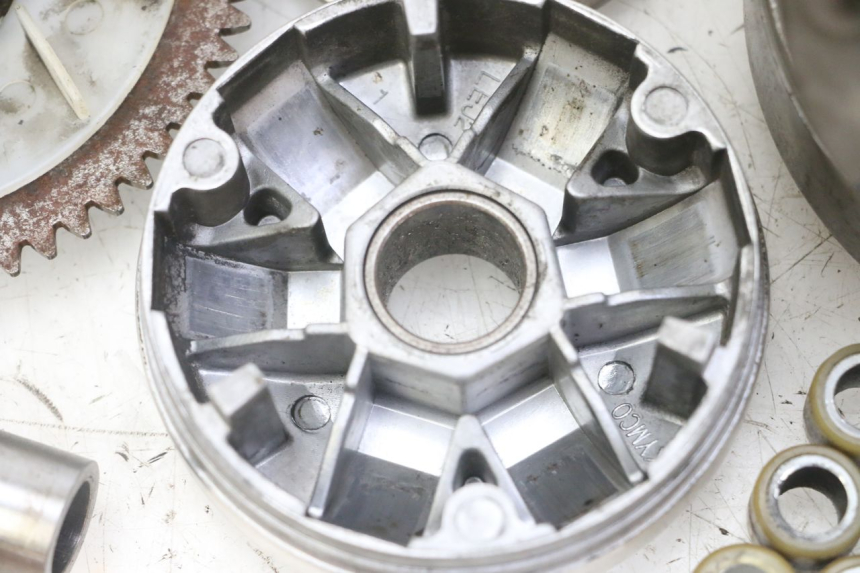 photo de ZESTAW SPRZĘGŁA I WARIATORA KYMCO AGILITY 4T 50 (2005 - 2018) - Widok z bliska